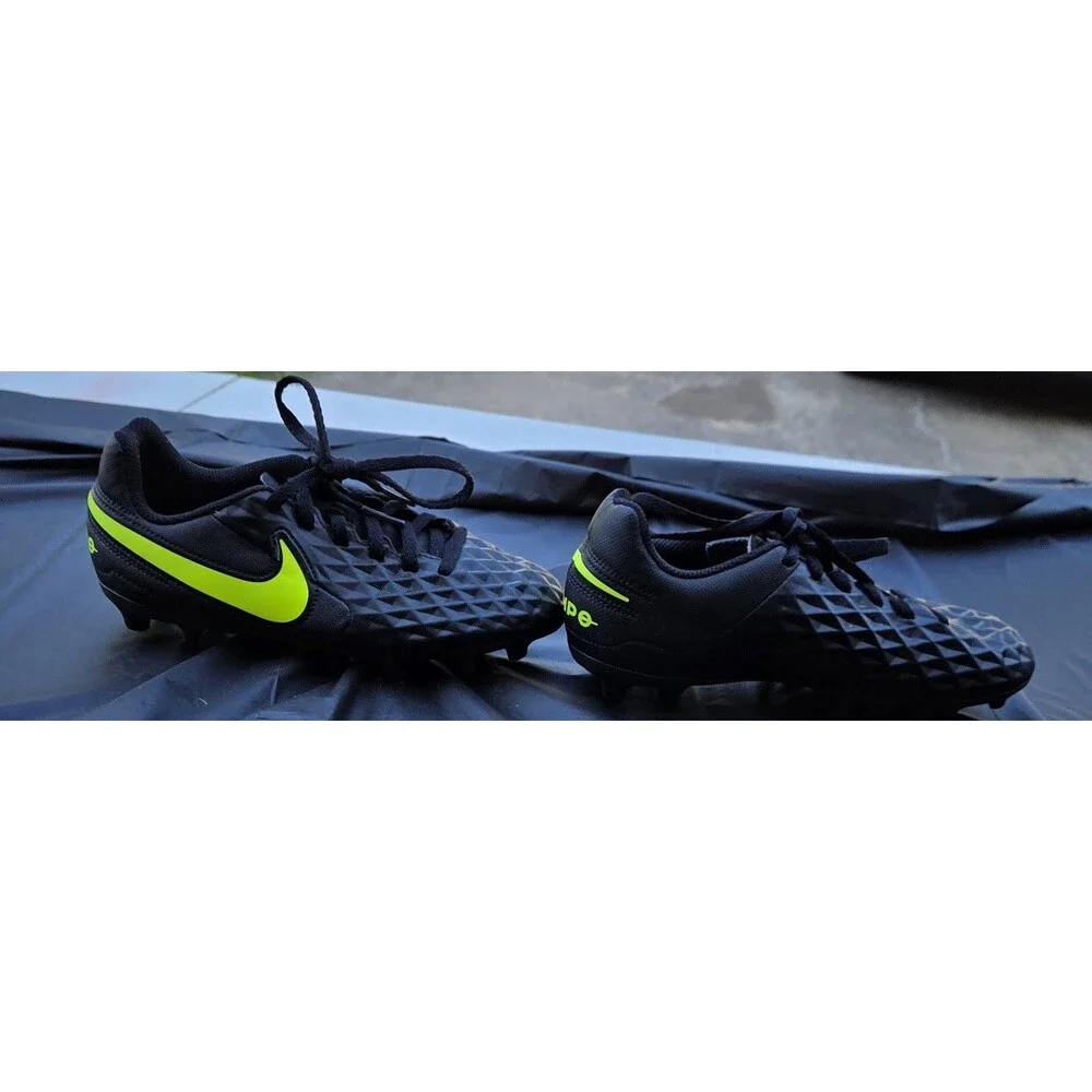 Nike Tiempo Legend 8 Club Black Volt Soccer Cleats AT5881-010 Youth Size 1.5Y